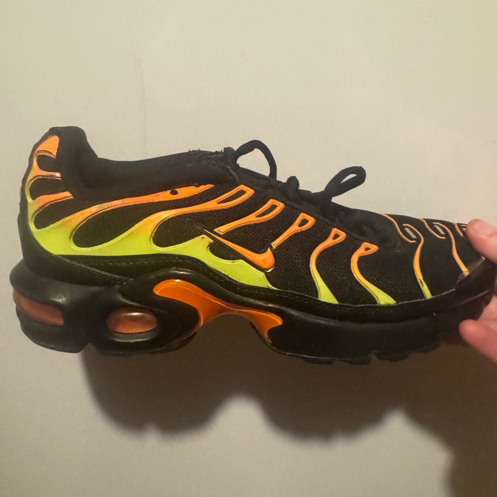 Nike air max plus size 6.5 youth